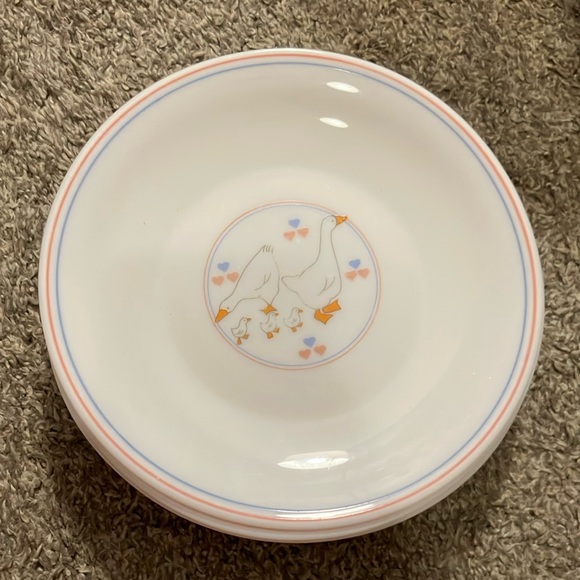 Vintage Arcopal Goose Motif Plates Set of 7 - Picture 1 of 3